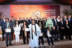 وتم منح الجائزة التقديرية، المخصصة لشخصيات إعلامية ساهمت في تطوير المشهد الإعلامي الوطني وتعزيز أخلاقيات المهنة، مناصفة بين الصحفي مصطفى العلوي والصحفية لطيفة مروان. كما منحت الجائزة التقديرية للصحفيين المغاربة العاملين في المؤسسات الإعلامية الأجنبية، وشملت الصحفية فدوى المرابطي، مراسلة قناة “الغد العربي”، والصحفي عادل الزبيري، مراسل قناة “العربية”.